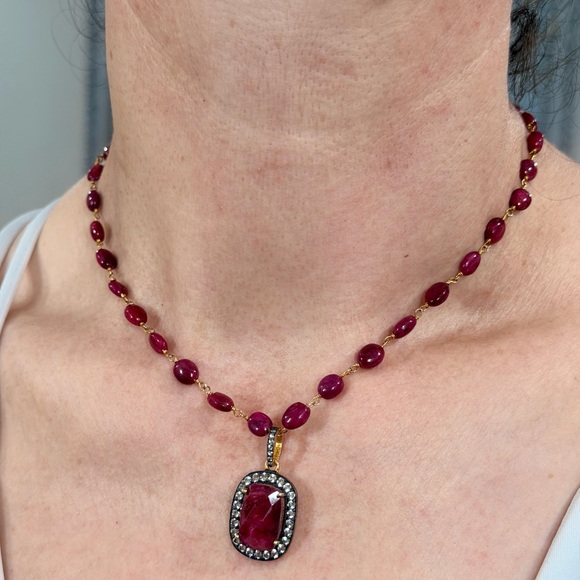 Elegant Ruby-Red Beaded Pendant Necklace